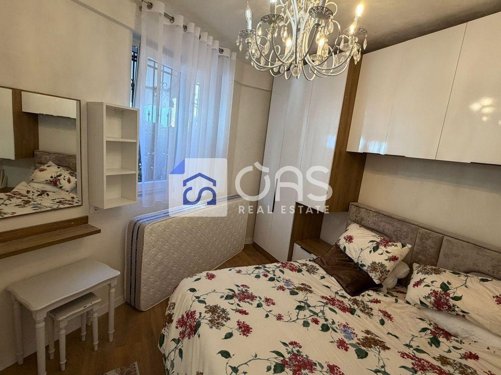 Jepet apartament me qera 1+1 Marteniteti i Ri