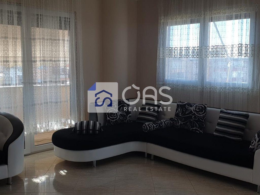 Jepet apartament me qera 1+1 Rruga Bradhyl