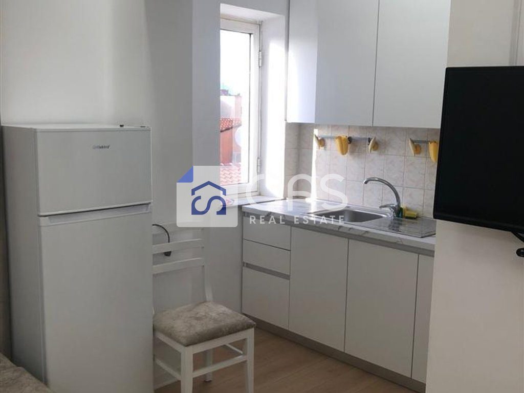 Jepet apartament me qera 1+1 Ish Stacioni Trenit