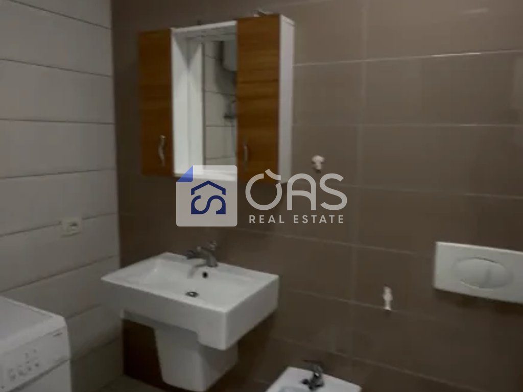 Jepet apartament me qera 1+1 Komuna Parisit