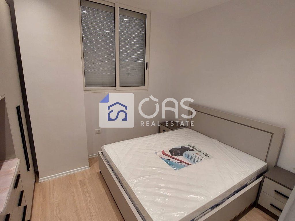 Shitet apartament  1+1 Kodra e Diellit
