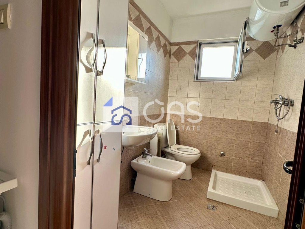 Jepet apartament me qera 1+1 Laprake