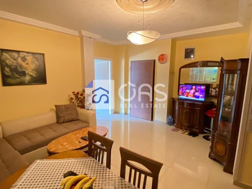 Jepet apartament me qera 1+1 Rruga Dibres