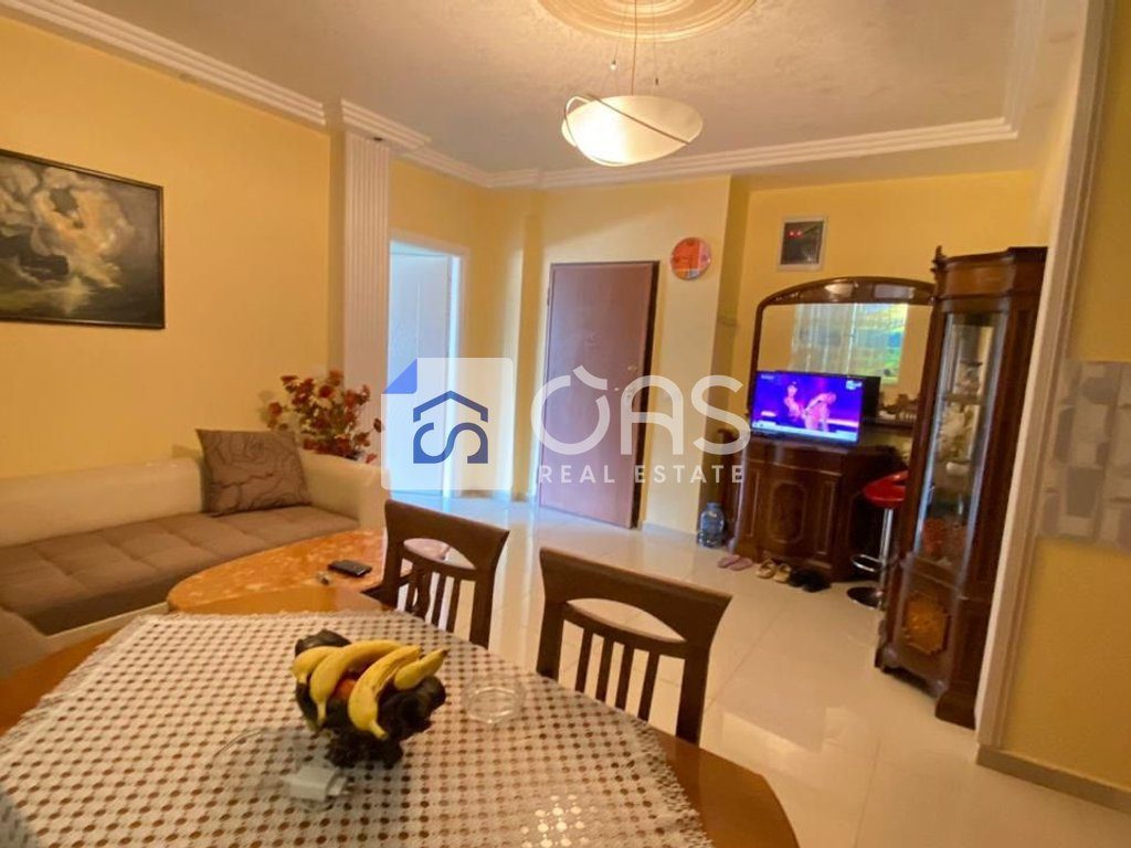 Jepet apartament me qera 1+1 Rruga Dibres