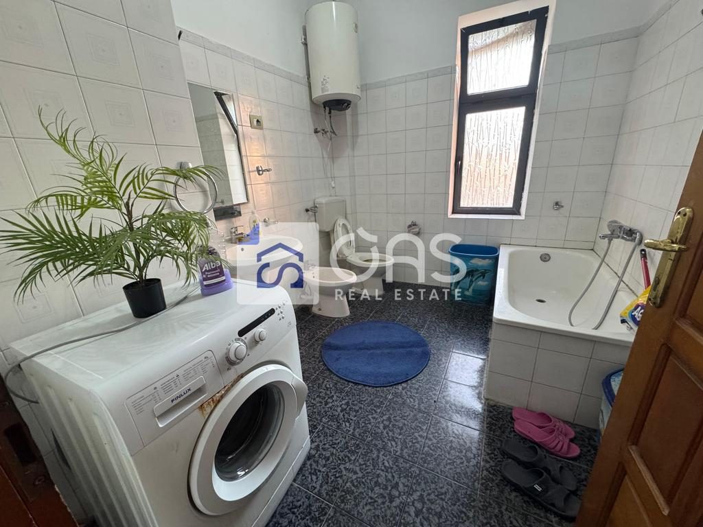 Jepet apartament me qera 1+1 Rruga Dibres