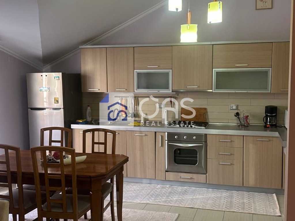 Jepet apartament me qera 3+1 Komuna Parisit