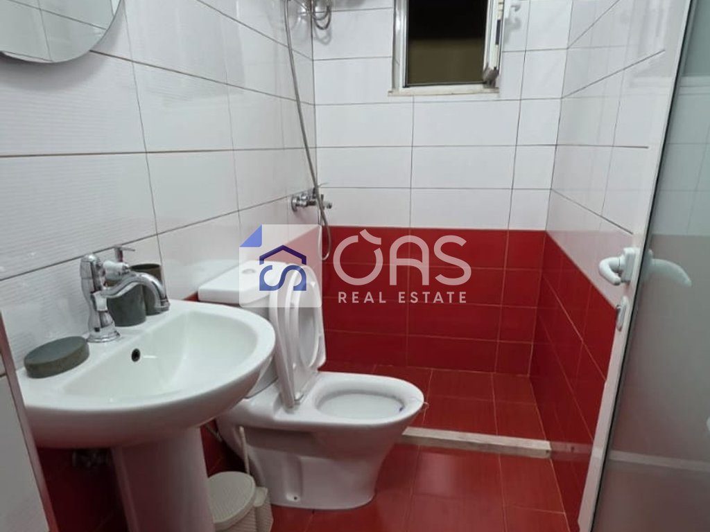 Jepet apartament me qera 1+1 Rruga E Elbasanit