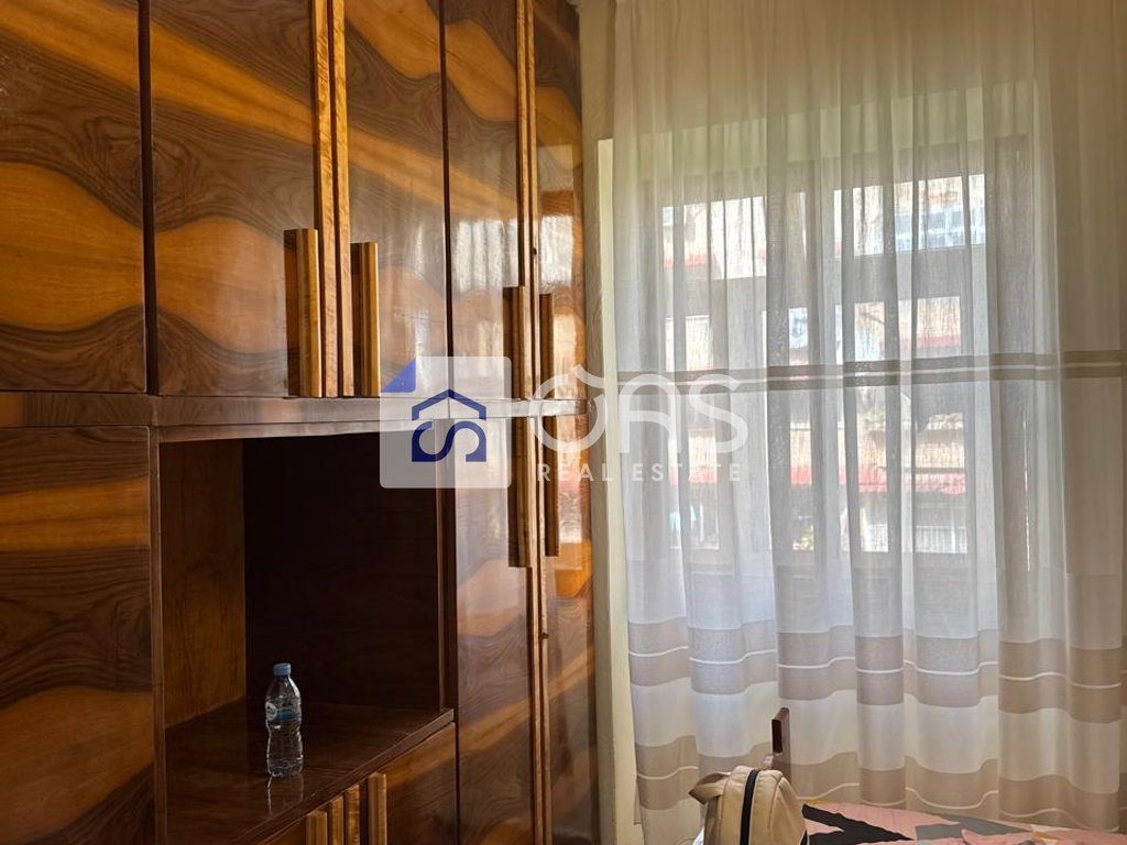 Jepet apartament me qera 1+1 Bllok