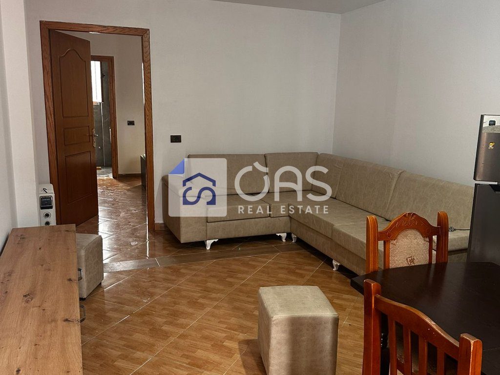 Jepet apartament me qera 1+1 Astir