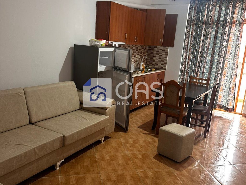 Jepet apartament me qera 1+1 Astir