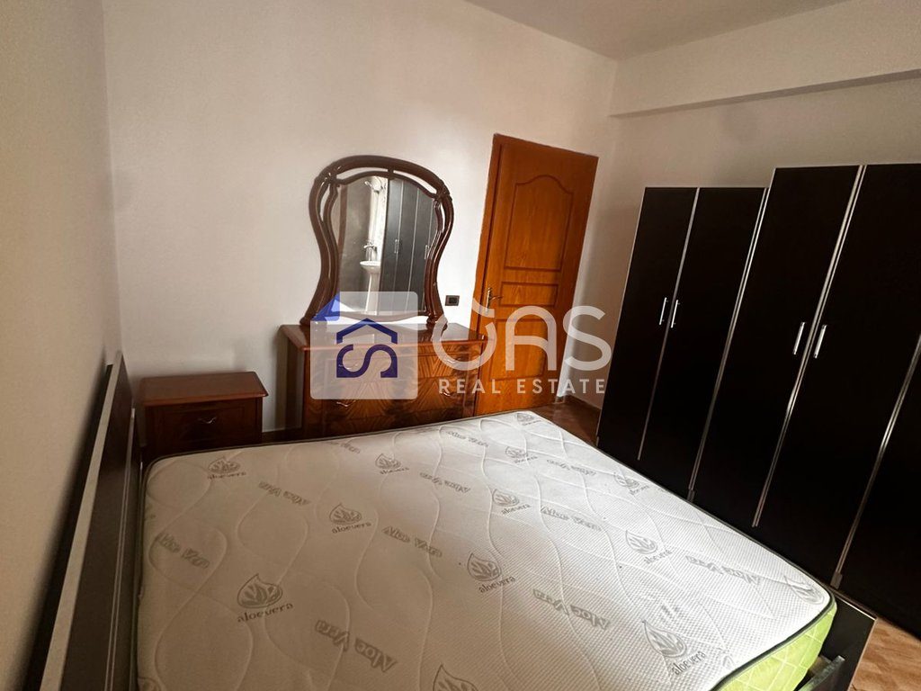 Jepet apartament me qera 1+1 Astir