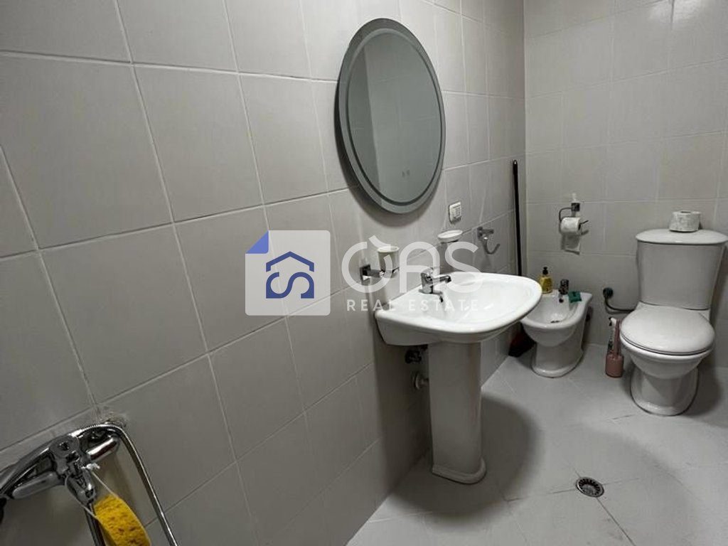 Jepet apartament me qera 2+1 Stacioni Trenit