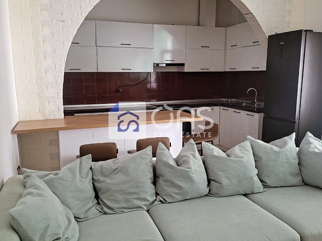 Jepet me qera apartament duplex 1+1 Ali Demi