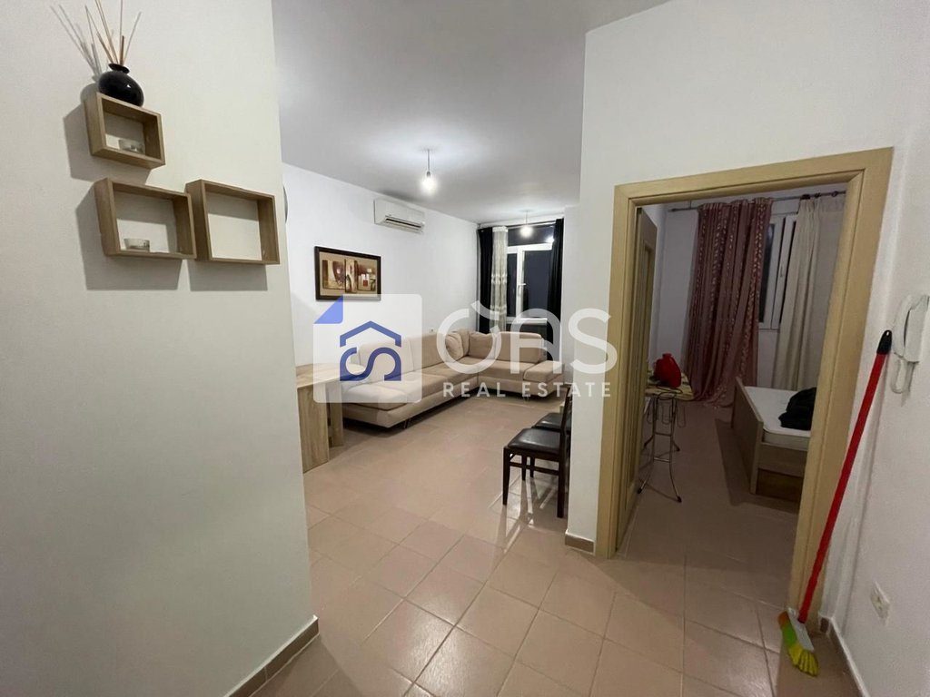 Jepet apartament me qera 1+1 ne Astir