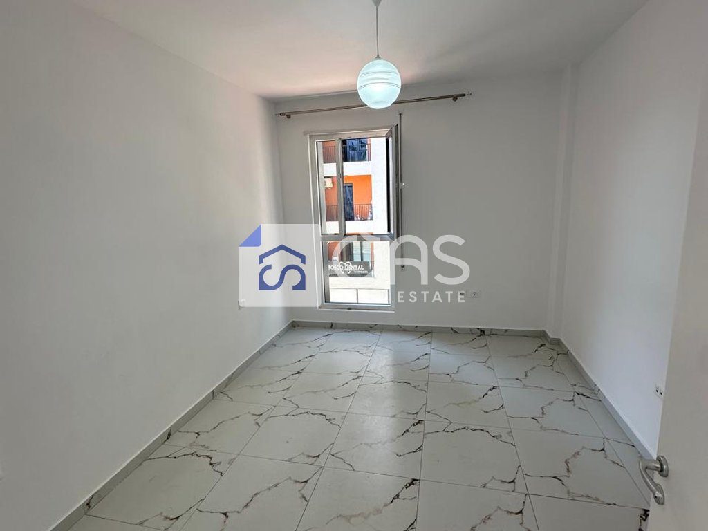 Jepet apartament me qera 2+1 ne fund te rruges Don Bosko.