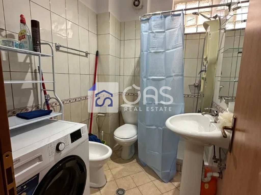 Jepet apartament me qera 1+1 Rruga E Durrsit