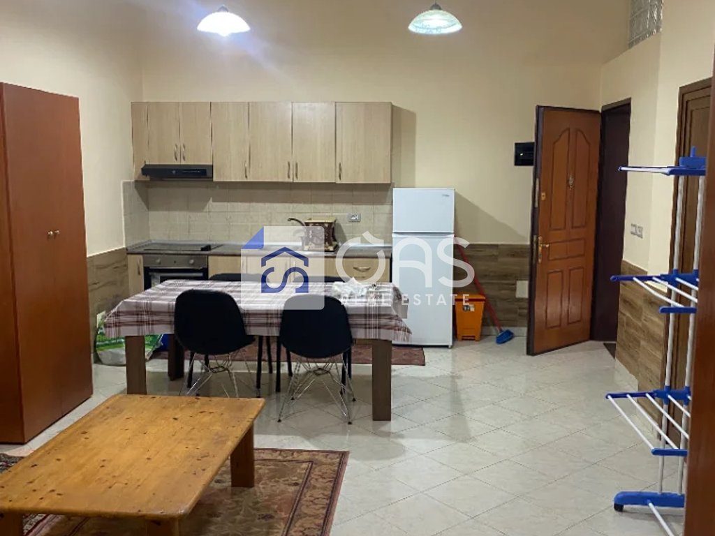 Jepet apartament me qera 1+1 Rruga Dibres