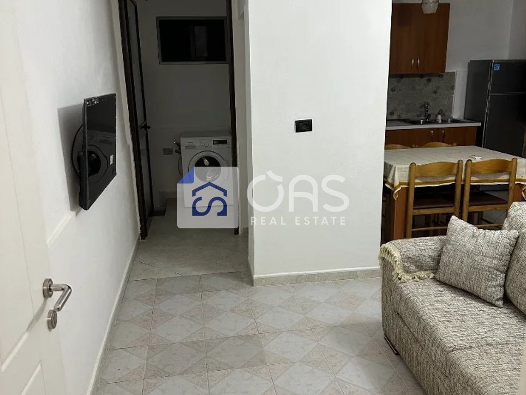 Jepet me qera garzoniere te Komuna E Parisit
