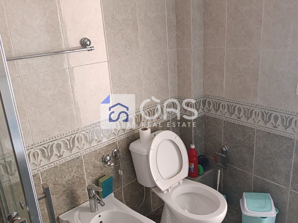 Jepet apartament me qera 1+1 Komuna E Parisi