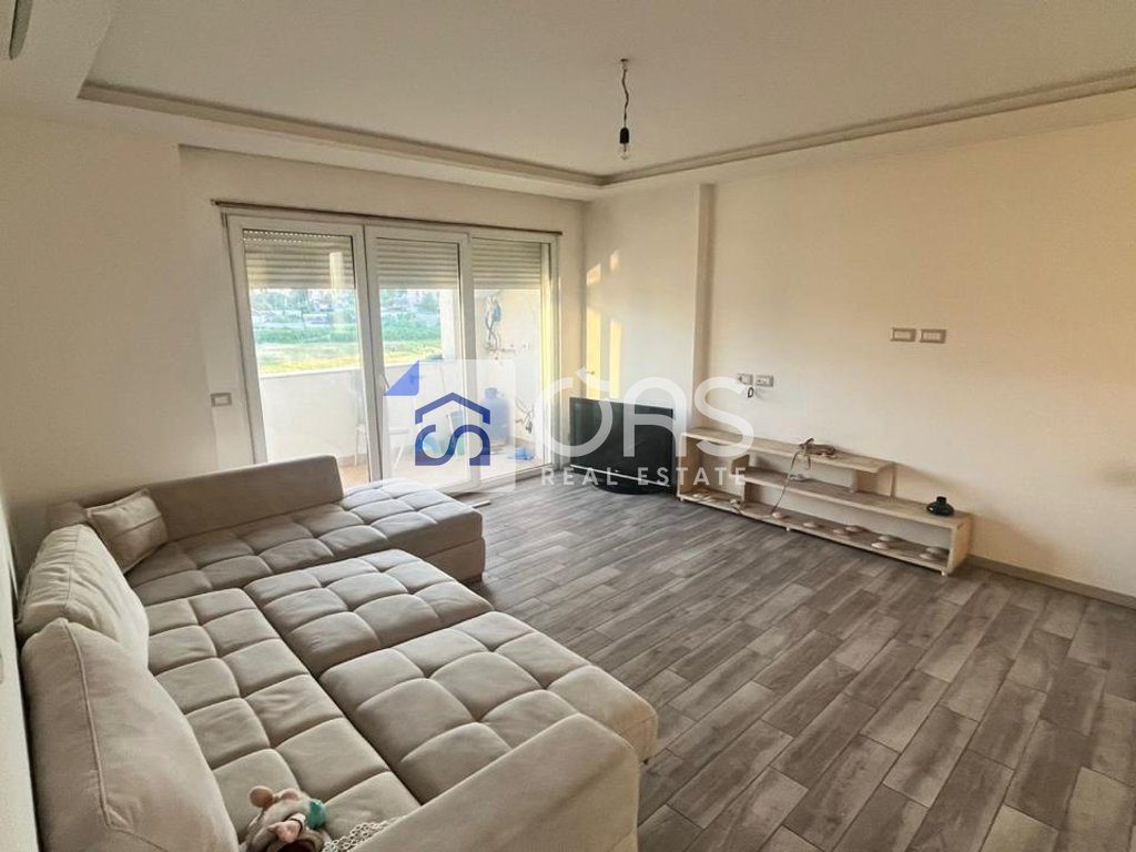 Jepet apartament me qera 2+1 Astir