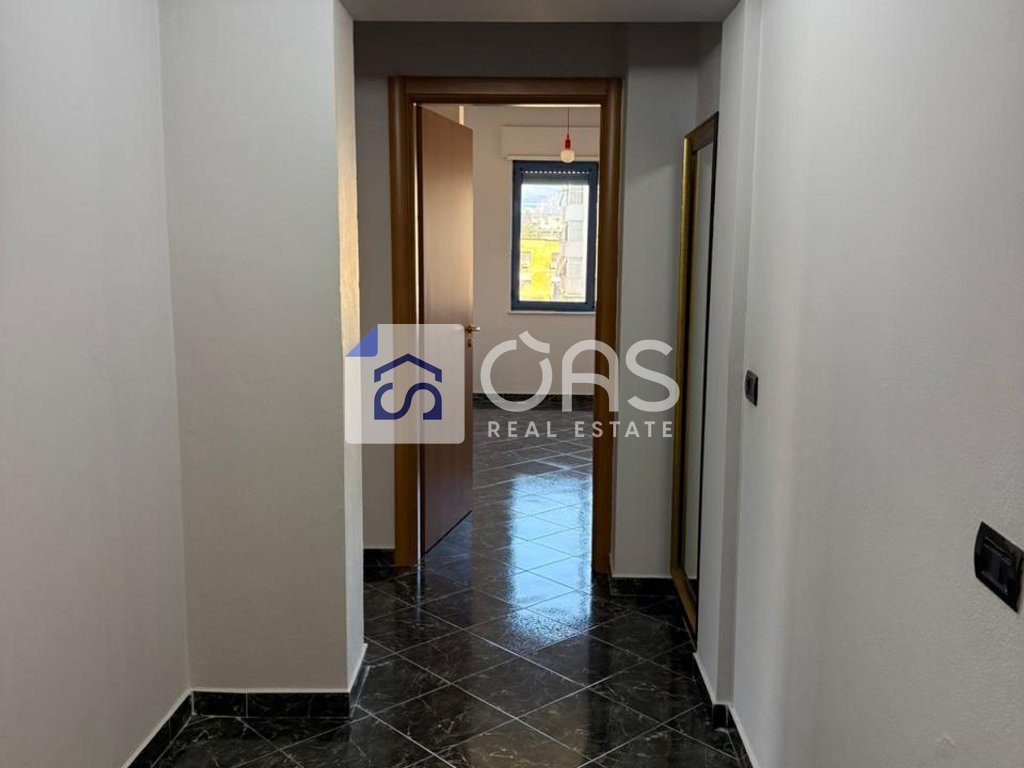 Jepet apartament me qera 2+1 Rruga Elbasanit