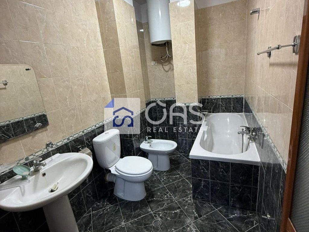 Jepet apartament me qera 2+1 Rruga Elbasanit