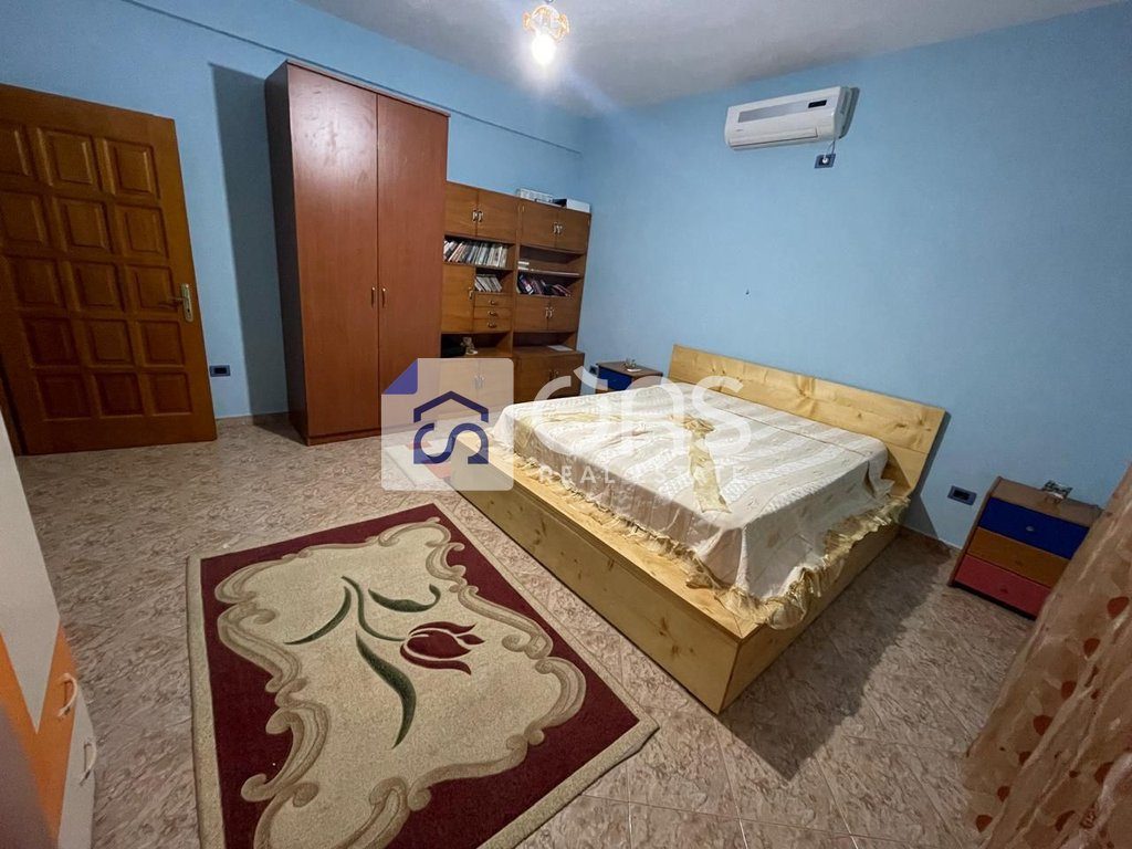 Jepet apartament me qera 2+1 Astir