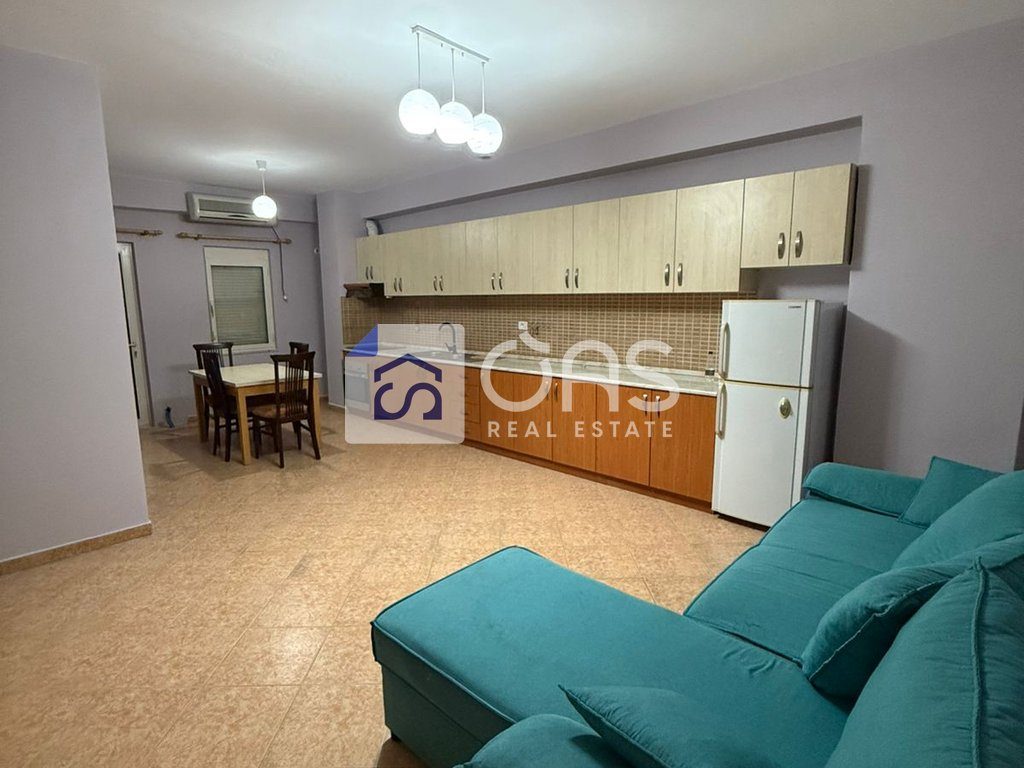 Jepet apartament me qera 2+1 Xhamllik