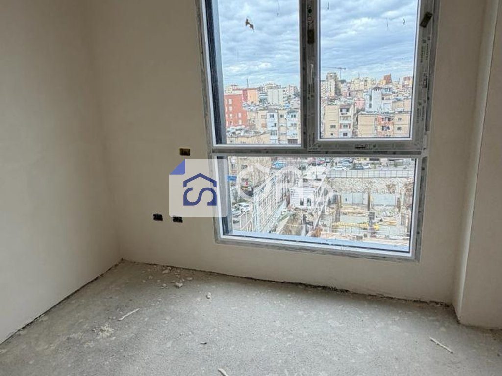 Shitet apartament 3+1+2 ne Ali Demi