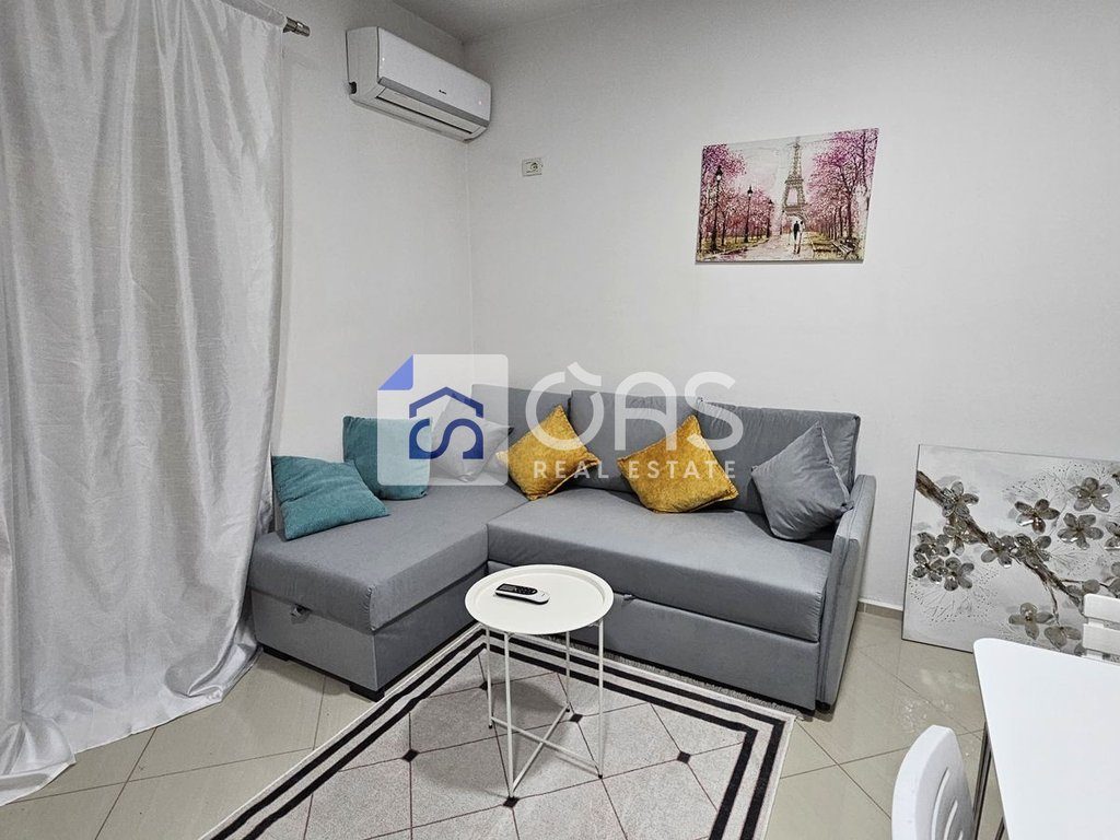 Jepet apartament me qera 1+1 Astir
