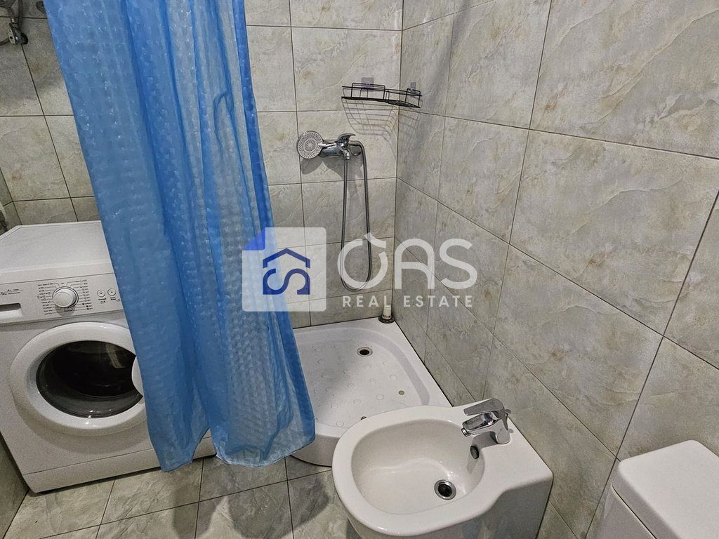 Jepet apartament me qera 1+1 Astir