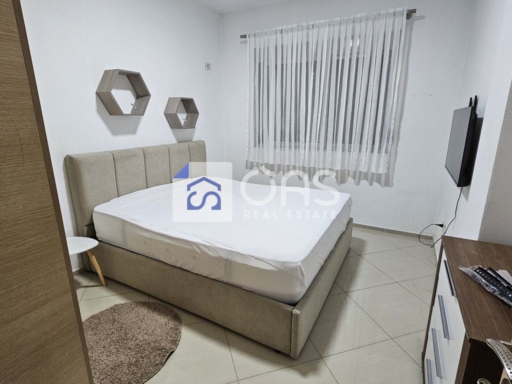 Jepet apartament me qera 1+1 Astir