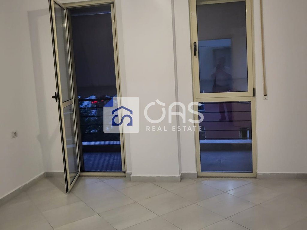 Jepet apartament me qera 2+1 ne fund te rruges Don Bosko