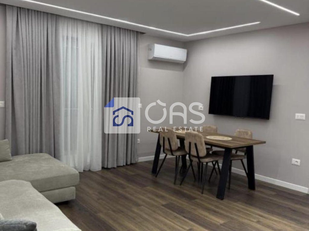 Jepet me qera apartament 1+1 te  Stacioni Trenit