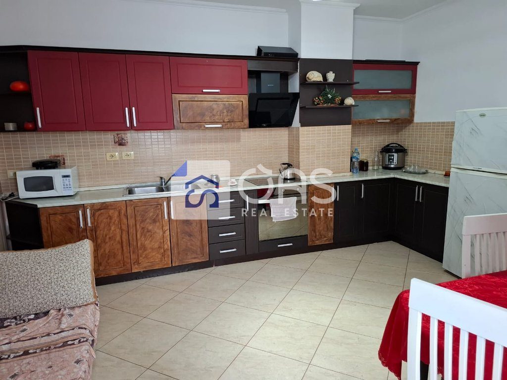 Jepet me qera apartament 2+1 ne Qender