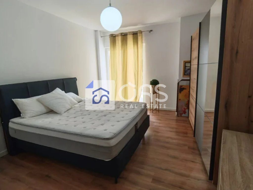 Jepet me qera apartament 2+1+2 Te Komuna e Parisit