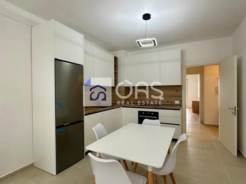 Jepet apartament 2+1 me qera Te Univers City