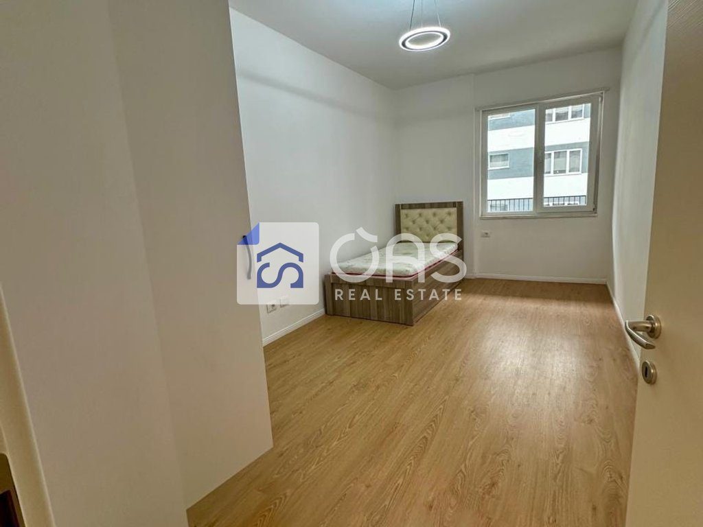 Jepet apartament 2+1 me qera Te Univers City