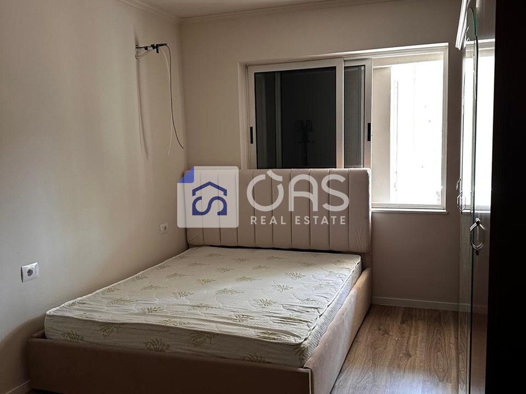 Jepet apartament me qera 1+1 Te 21 Dhjetori
