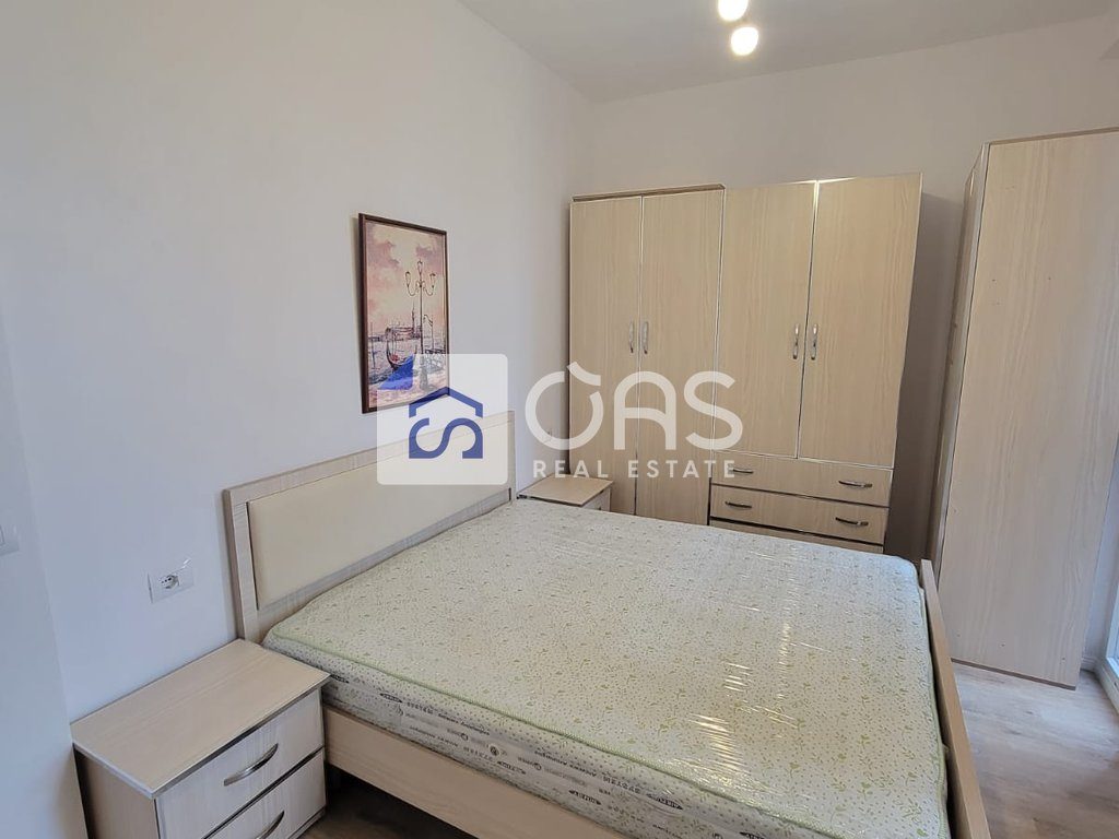 Jepet me qera apartament 1+1  Te Fusha Aviacionit(Clover Residence)