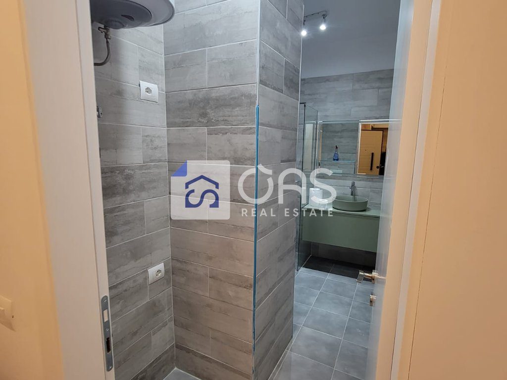 Jepet me qera apartament 1+1  Te Fusha Aviacionit(Clover Residence)
