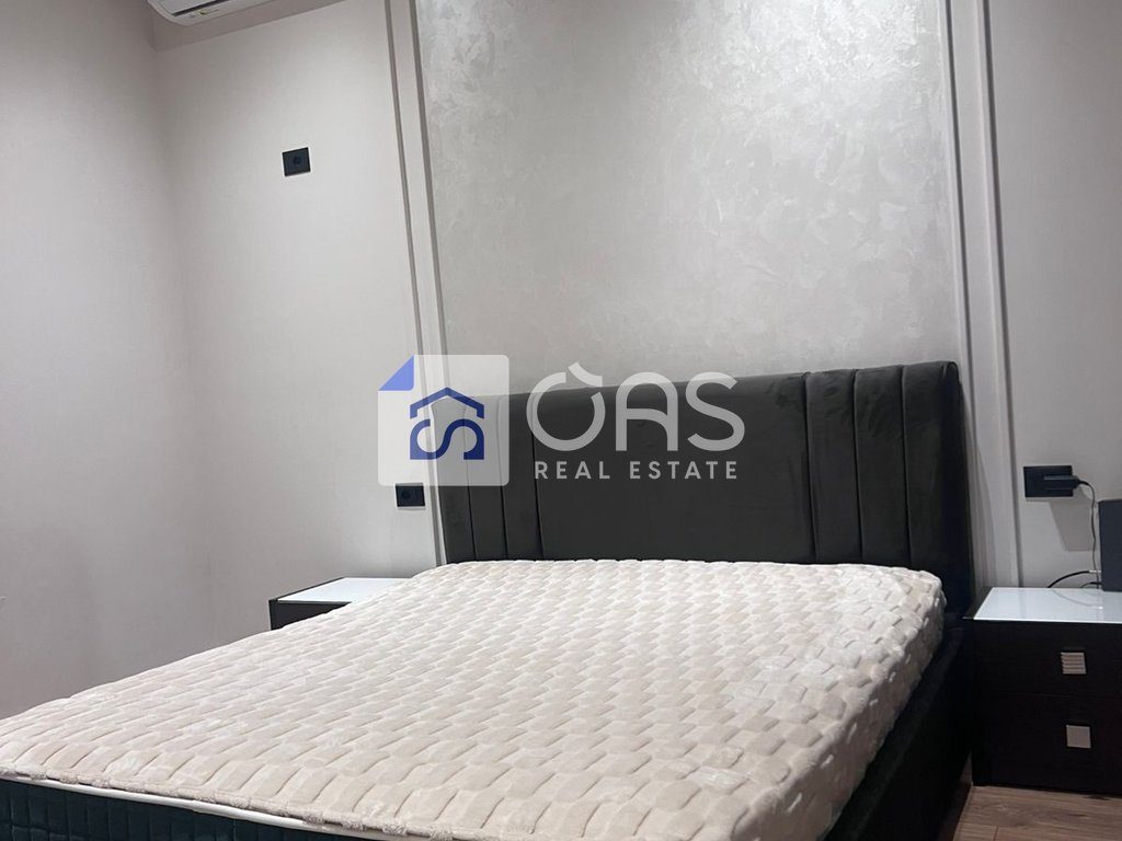 Jepet apartament me qera 1+1 Te Rruga Mine Peza