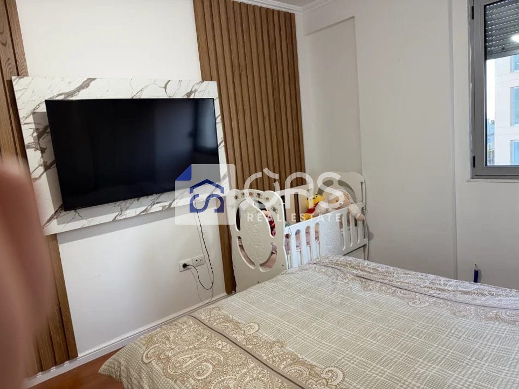 Jepet me qera apartament 2+1+2Te Liqeni I Thate