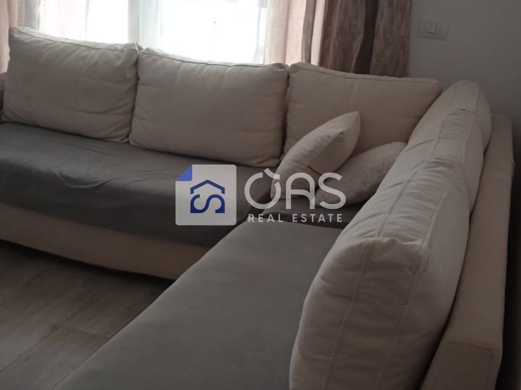 Jepet me qera apartament 1+1 Te Univers City