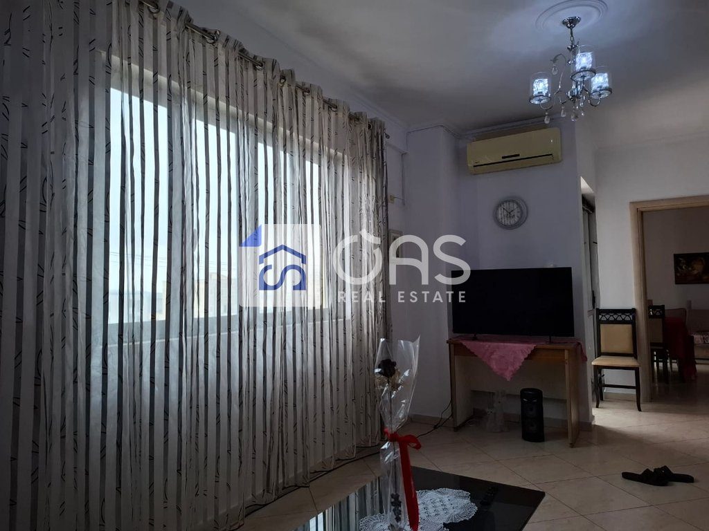 Jepet me qera apartament 2+1 ne Qender te Tiranes