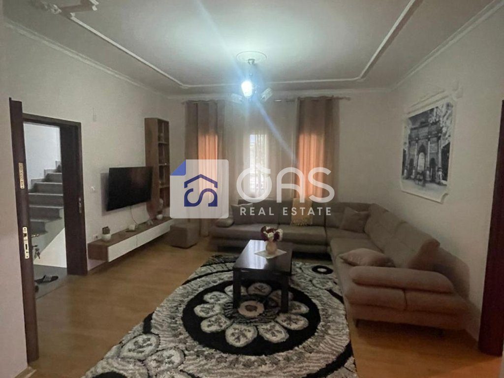 Jepet me qera apartament 2+1 ne 5 Maj