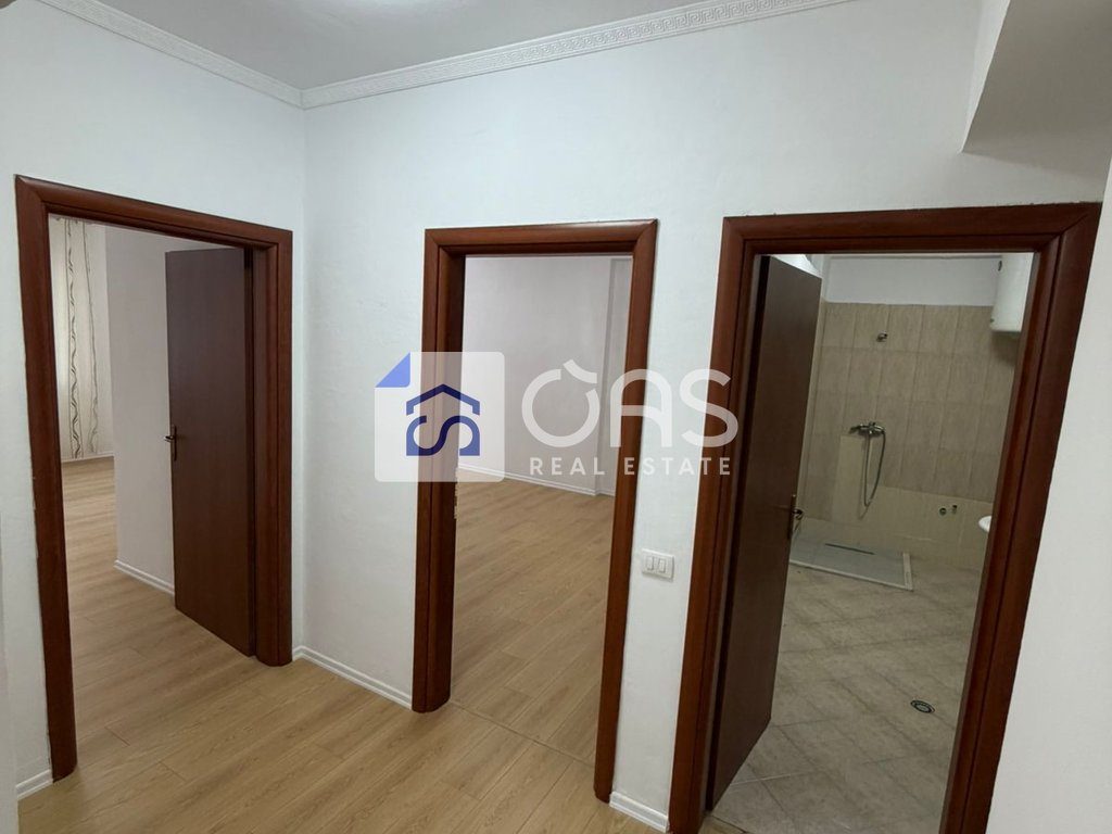 Shitet apartament 2+1 ne Fresk