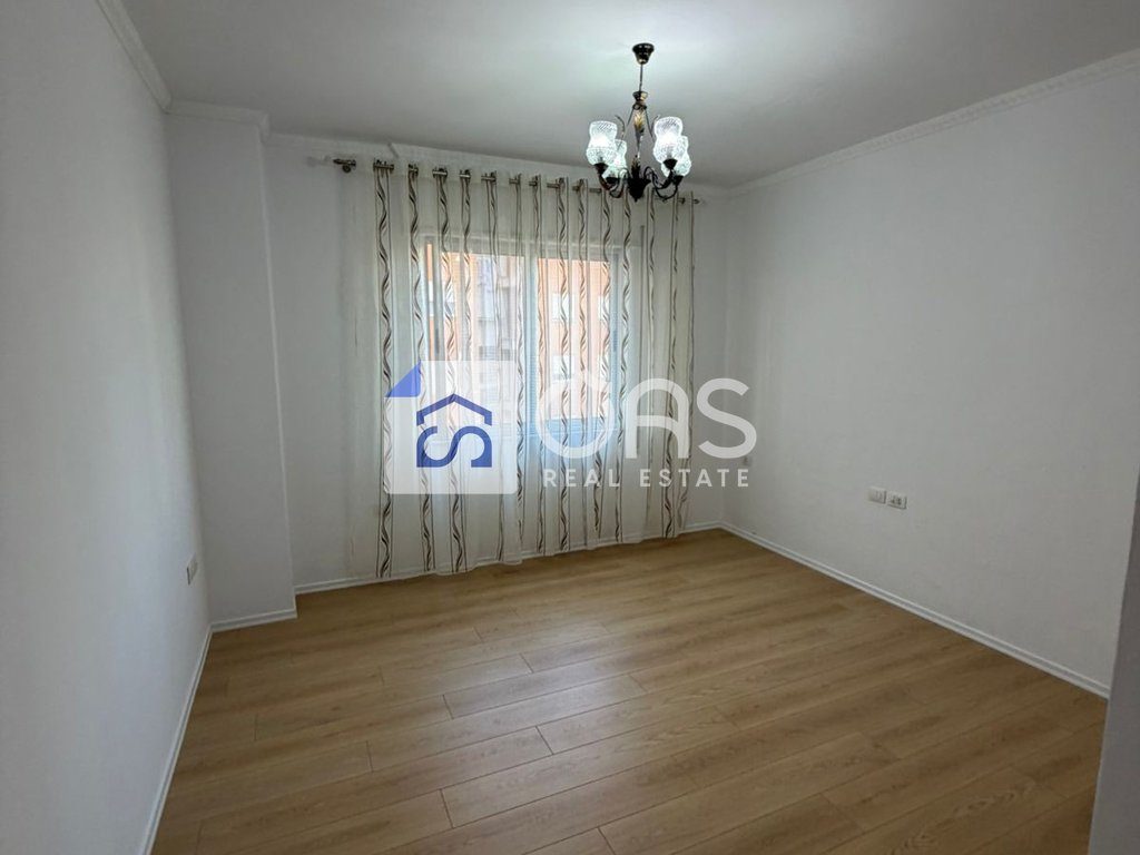 Shitet apartament 2+1 ne Fresk