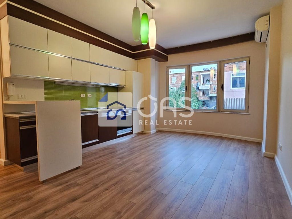 Shitet apartament 1+1 tek Rruga Mine Peza.