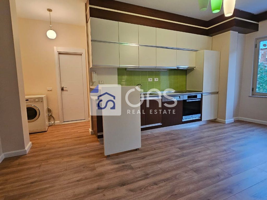 Shitet apartament 1+1 tek Rruga Mine Peza.